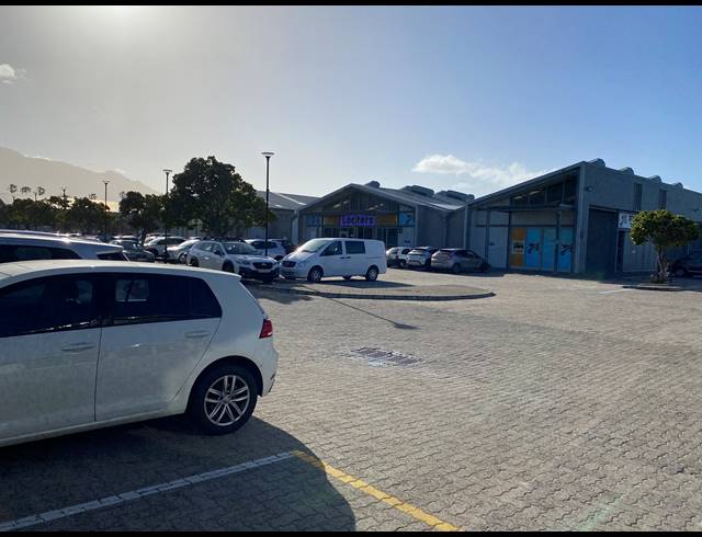 885M² RETAIL TO LET IN TOKAI